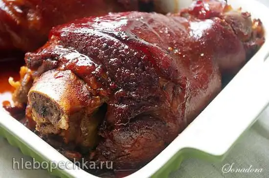 Свиная рулька в тёмном пиве по-баварски