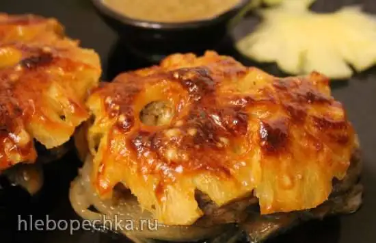 Филе индейки, запеченное под ананасами в соусе из киви