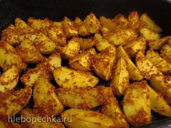 Картофель, запечённый в панировочных сухарях со специями
