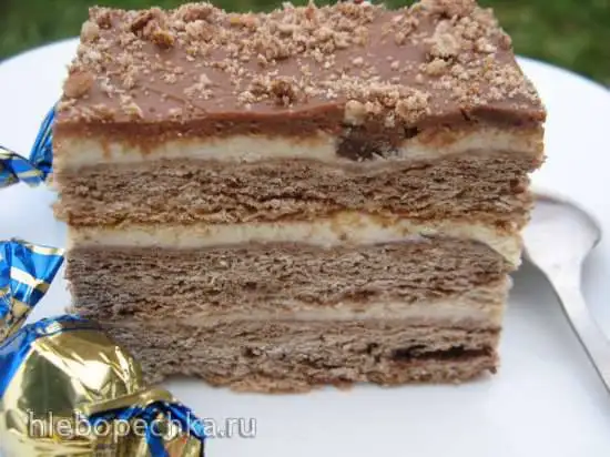 Торт шоколадный песочный с творожным кремом