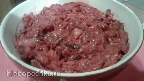 Салат «Бурячок» с колбасным сыром