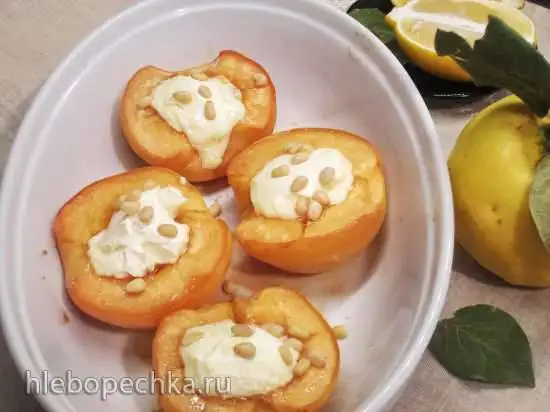 Запеченная айва с маскарпоне и кедровыми орехами
