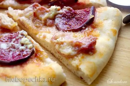 Пицца с инжиром и прошутто