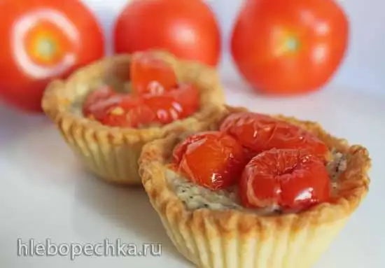 Тарталетки с козьим сыром и томатным конфи