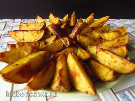 Золотистый картофель, запечённый в букете специй