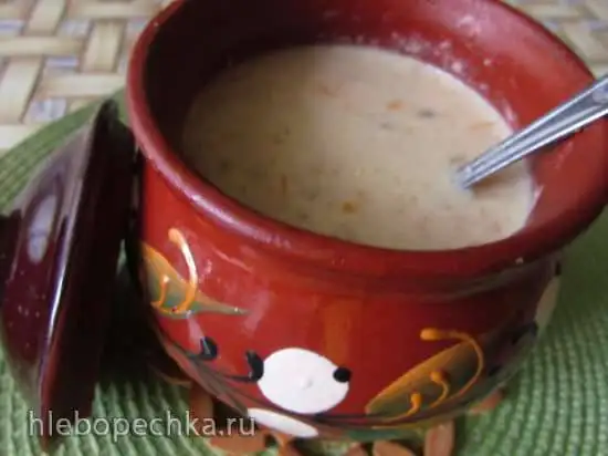 Сырный суп с фрикадельками, пшеном и солеными огурцами ( в горшочках)
