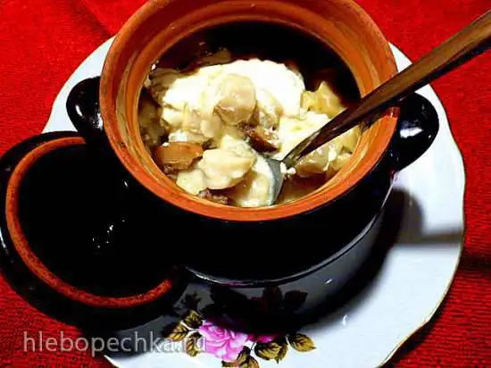 Пельмени с солеными рыжиками в сметанно-горчичной заливке
