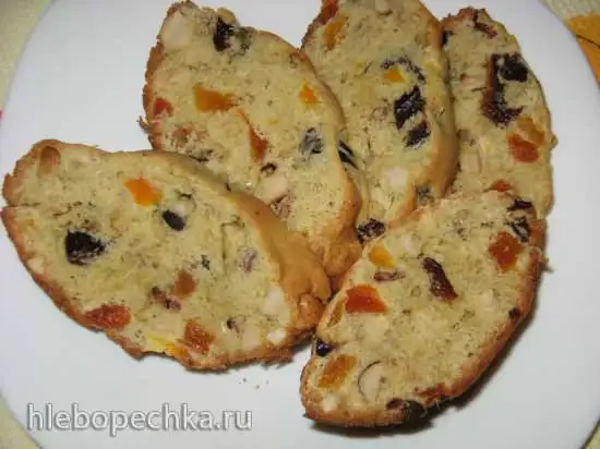 Кекс с курагой, черносливом и арахисом