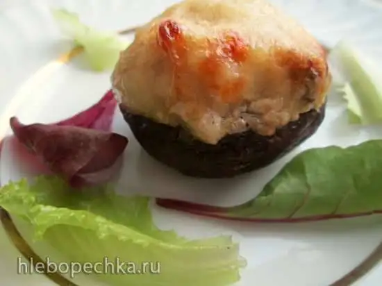 Жюльен из курицы в грибных шляпках
