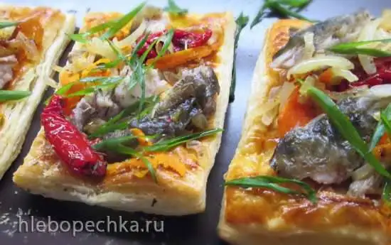 Слойки с овощами и рыбой на закуску