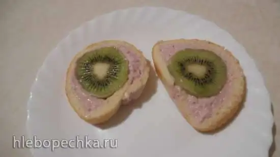 Диетический бисквитный рулет с кремом и киви (на ксантановой камеди и псиллиуме)