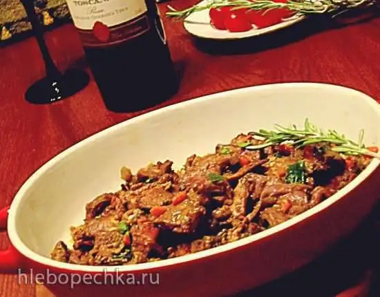 Кролик, запеченный в красном вине с розмарином