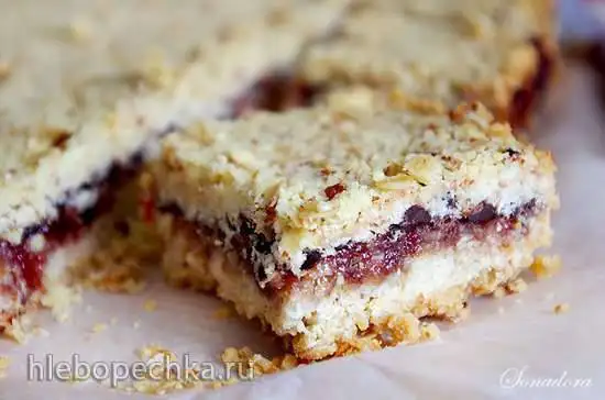 Шоколадно-клубничные бары с овсянкой и миндалём