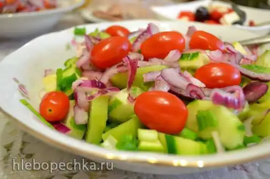Салат огуречно-кабачковый с киви