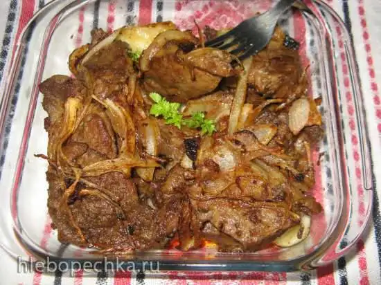 Говяжья печень, запеченная с яблоками и луком по мотивам печени по-берлински