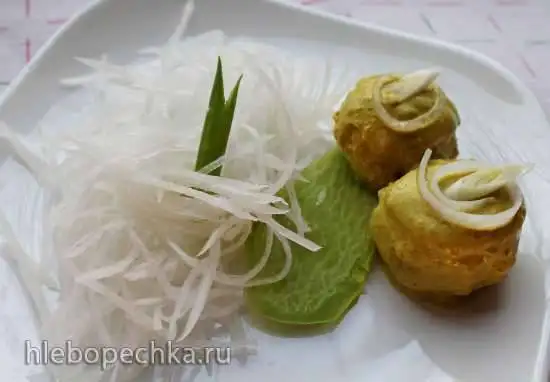Куриные тефтели с полбой, карри и кокосовым молоком