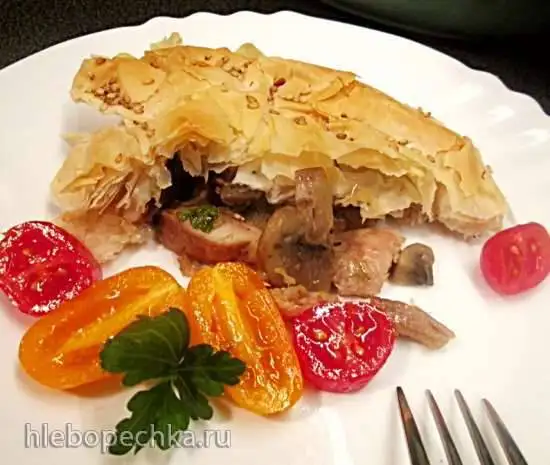 Пирог - запеканка из курицы с грибами под корочкой фило