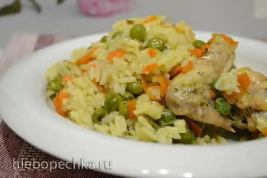 Рис с зеленым горошком и курицей, томленый в духовке