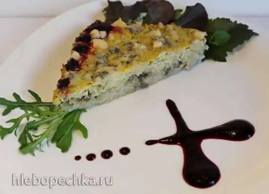 Овощная запеканка с сельдереем, зеленой редькой и сыром с голубой плесенью