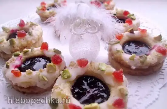Рождественские колечки с цукатами и фисташками