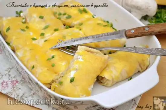 Блины с курицей и овощами, запеченные в духовке
