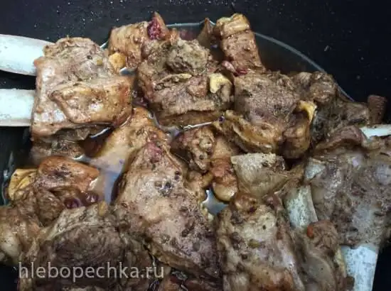 Рагу из баранины в клюквенном соусе с корицей