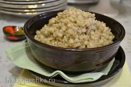 Перловая каша с луком на курином бульоне, томленая в духовке