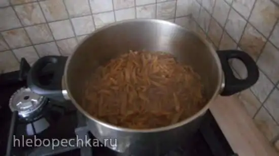 Капуста белокочанная, тушеная в грибном бульоне