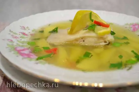 Легкий картофельный суп с камбалой на курином бульоне