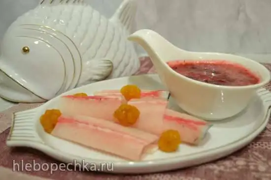 Строганина из муксуна с брусничной «макалой»
