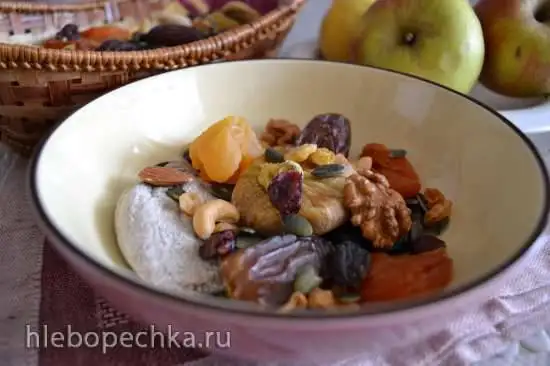 Коктейль суточный из орехов, семян, и сухофруктов