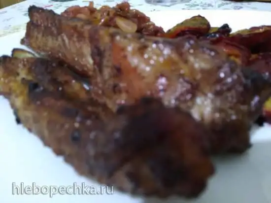 Свиные ребрышки с печеными сливами