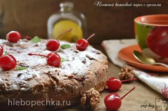 Постный вишневый пирог с орехами