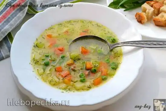 Суп овощной на курином бульоне