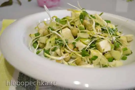 Салат веганский из ростков зеленого горошка с тофу  (или адыгейским сыром для вегетарианцев)