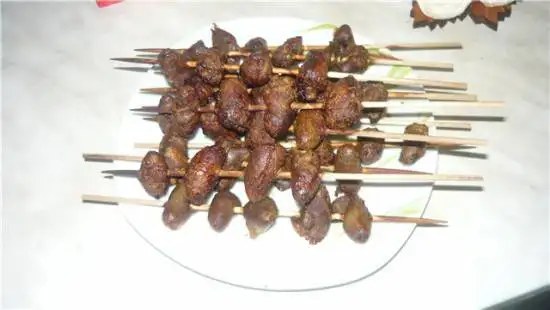 Куриные сердечки на шпажках