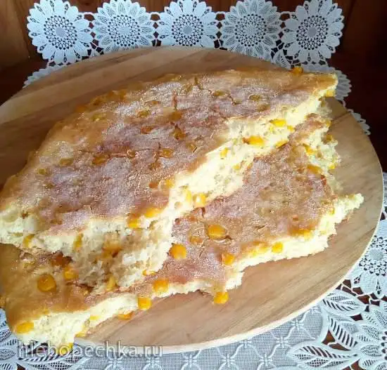 Дрожжевая лепёшка с кукурузной мукой и сладкой кукурузой в пиццепечке Принцесс