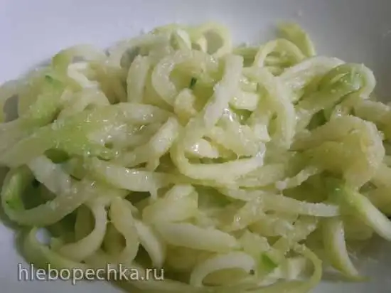 Спагетти из кабачка в микроволновке за 1-2 минуты