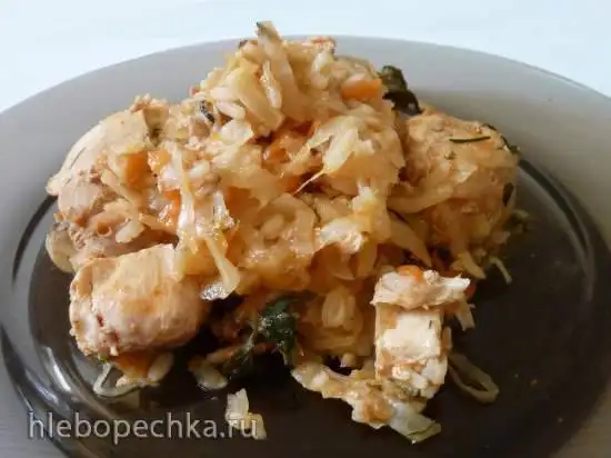 Тушеная капуста с курицей и рисом