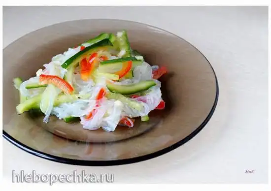 Салат из рисовой лапши с овощами