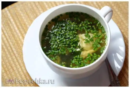 Суп с капустой мизуна и яйцом