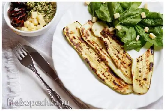 Кабачок с сыром и шпинатом