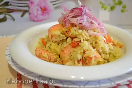 Молодая капуста, тушеная с рисом и креветками