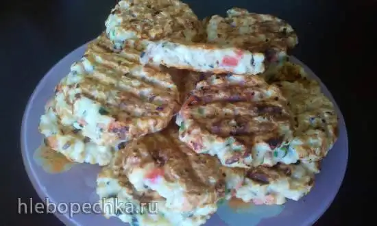 Куриные оладьи с помидорами и базиликом