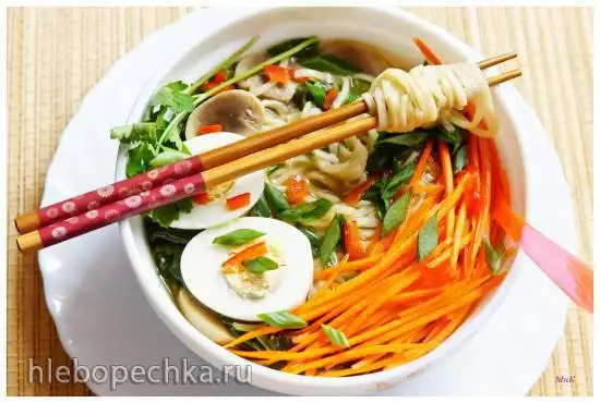 Суп Рамэн с листовой свеклой мангольд