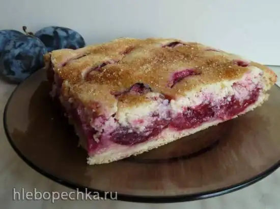 Сливовый пирог с творожной заливкой