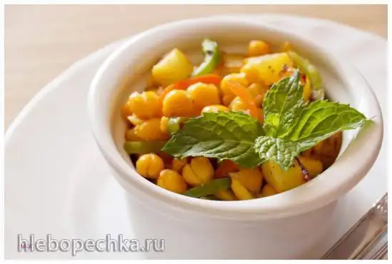 Нут с цукини и сладким перцем