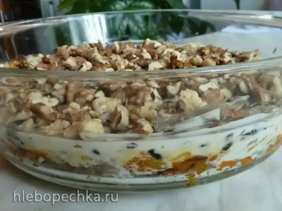 Слоёный салат с печенью и черносливом