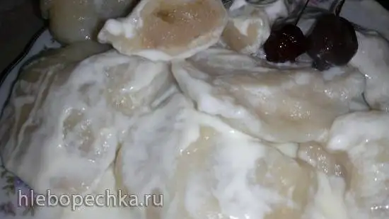 Вареники с яблочным пюре