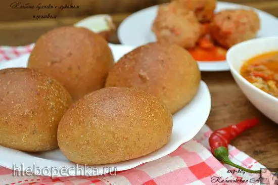 Хлебные булочки с луковым порошком